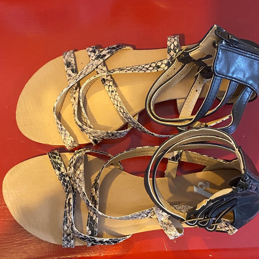 Strappy Snake-Print Women’s Sandals - Black/Tan